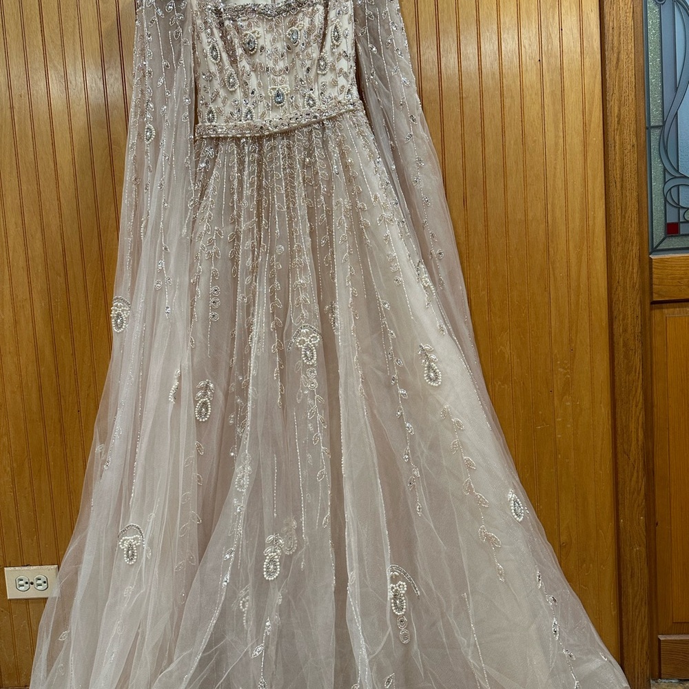 Beautiful engagement dress/ evening gown - Picture 3 of 4